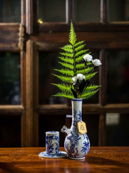 Luck stylish bong by My Bud Vase - Headshop.com