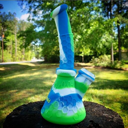 PILOT DIARY Portable Silicone Beaker Bong, 6.4" with 14mm Bowl, Outdoor Setting